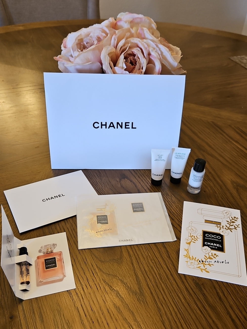 CHANEL Skincare & Fragrance Sample Set